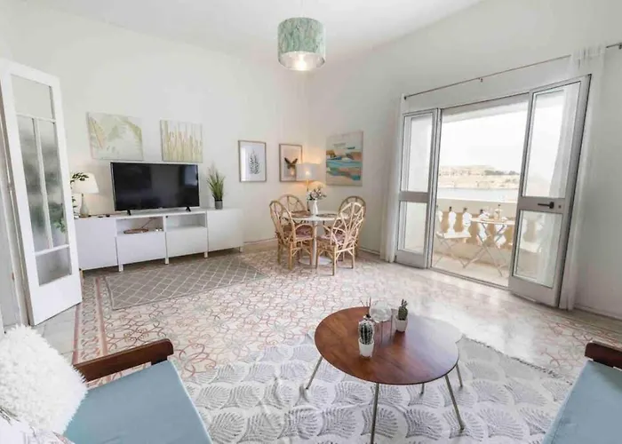 Апартаменты Harbour View Сенглея